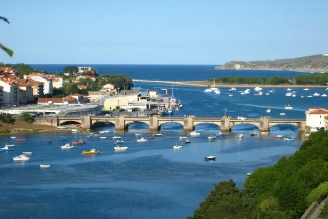 Vistas de San Vicente de la Barquera. Foto: Turismo de Cantabria.
