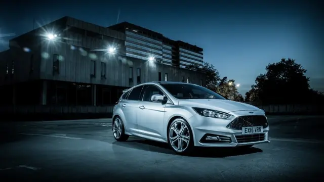 Ford Focus ST 275 CV frontal 3