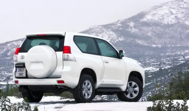 toyota-land-cruiser-trasera
