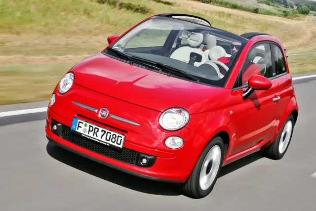 Fiat 500 C. Suelen dar problemas los muelles y amortiguadores. Los faros suelen estar mal colocados, y los frenos se desgastan.