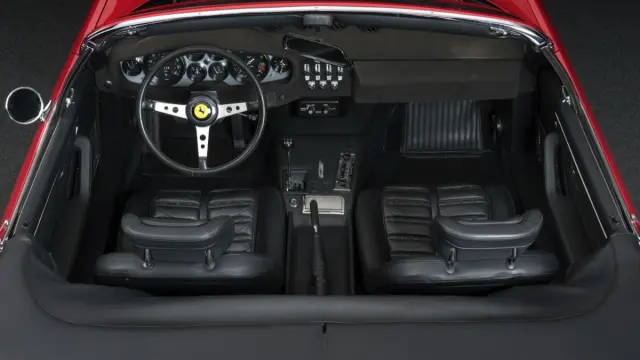 Ferrari Daytona Spider interior