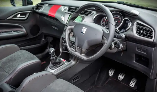 Citroën DS3 Cabrio Racing interior