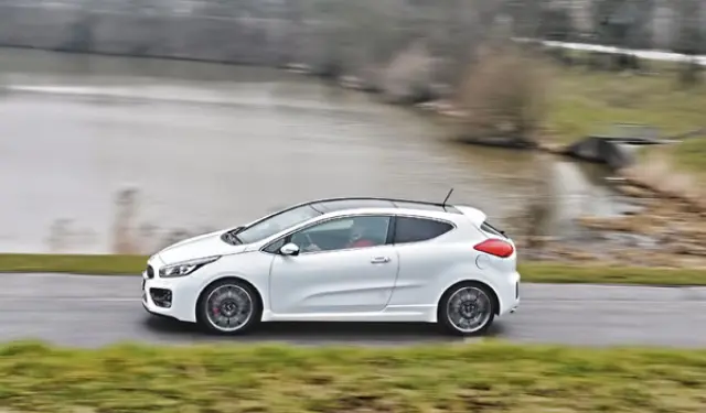 Comparativa Kia procee´d GT-Opel Astra-Volkswagen Scirocco
