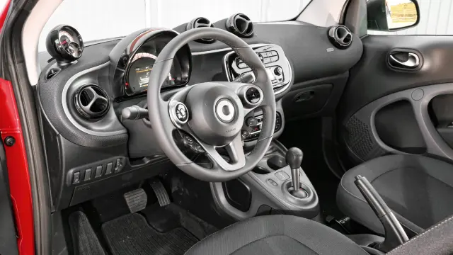 Smart Fortwo Cabrio interior