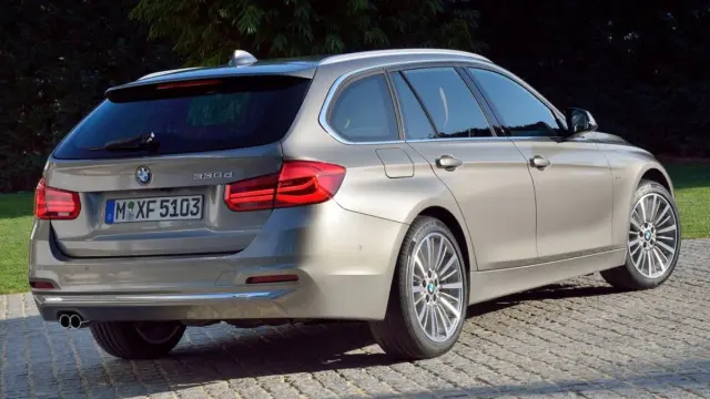 BMW Serie 3 Touring trasera