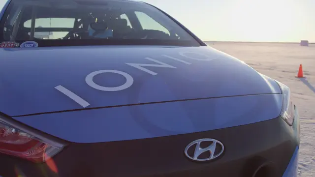 Hyundai Ioniq Hybrid récord velocidad capó