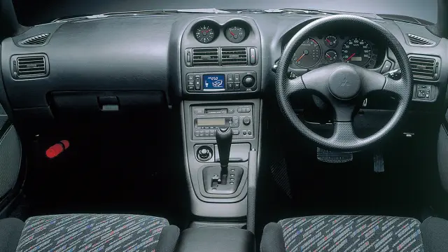 Mitsubishi-FTO-interior