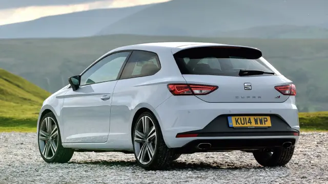 Mejores compactos según top gear Seat León Cupra zaga