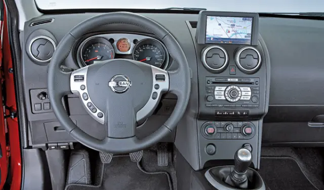 Nissan Qashqai SUV test crossover 2.4