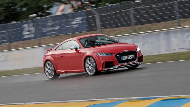 Prueba: Audi TT RS 2016 circuito barrido tres cuartos