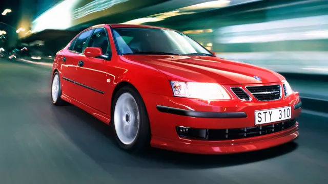 Saab 9-3 delantera roja