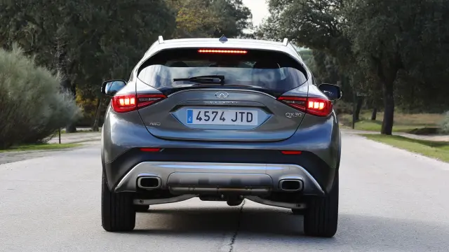 Infiniti QX30 trasera