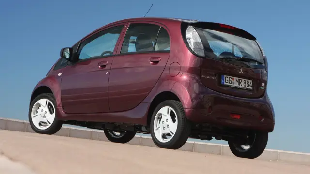 coches-antimultas-Mitsubishi-i-miev-zaga