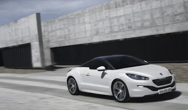 Peugeot RCZ 2012 dinámica frontal