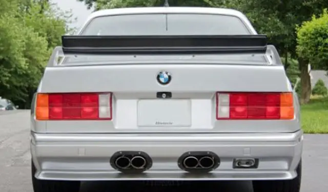 BMW M3 E30 motor V10 trasera