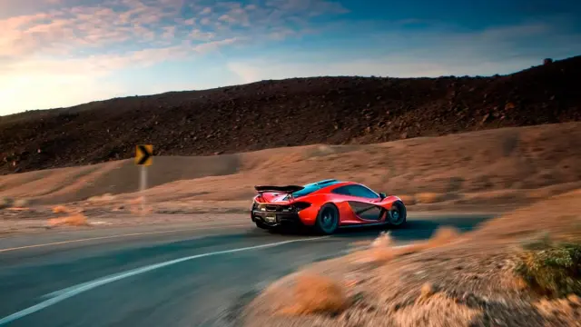 McLaren P1 en Death Valley barrido