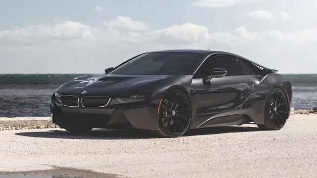 BMW i8 con ruedas HRE