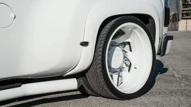 Chevrolet Silverado Forgiato 26 llanta trasera