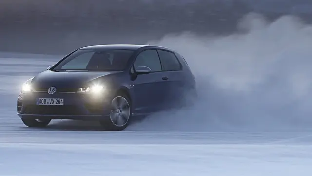 Mejores compactos según top gear Volkswagen Golf R derrape
