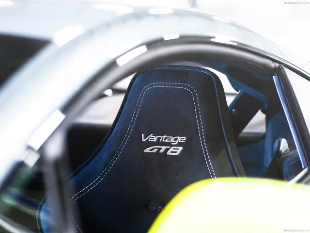 Aston Martin Vantage GT8