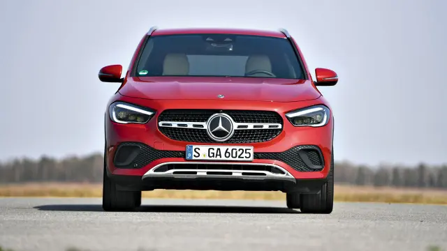 El frontal del Mercedes, bonito, pero sin estridencias