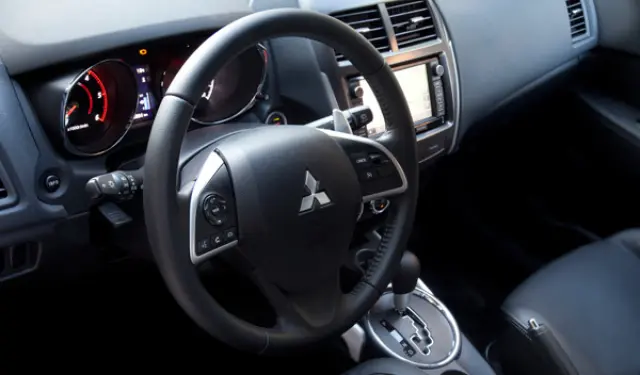 Mitsubishi ASX 220 DI-D automático interior