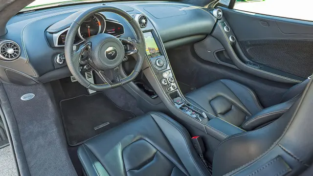 McLaren 650S Spider detalle interior