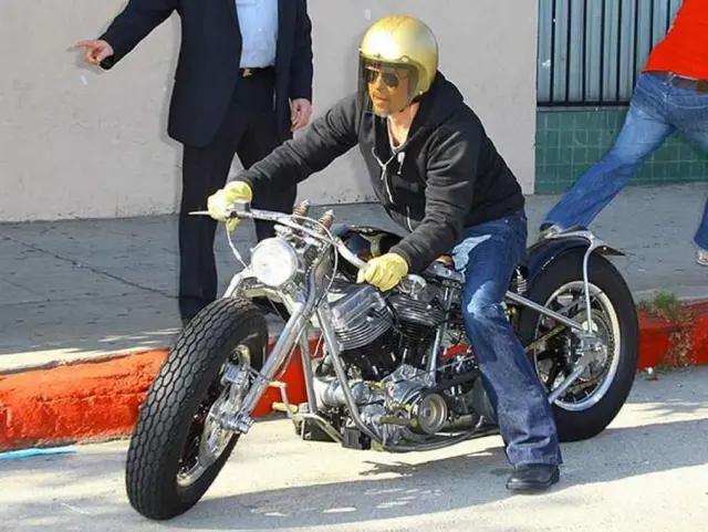 Brad Pitt Motos 3