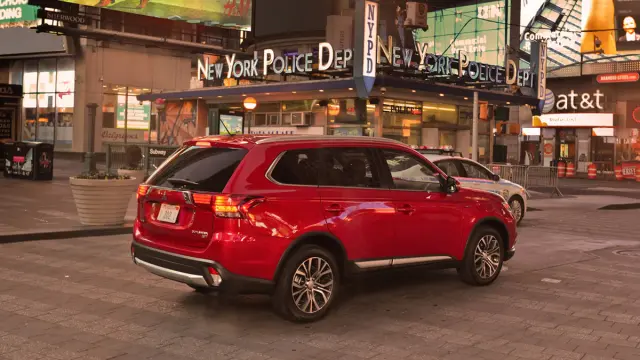 Mitsubishi Outlander trasera