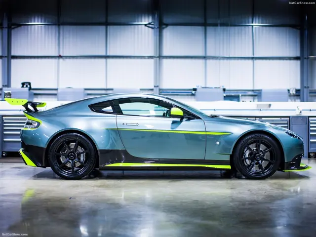 Aston Martin Vantage GT8