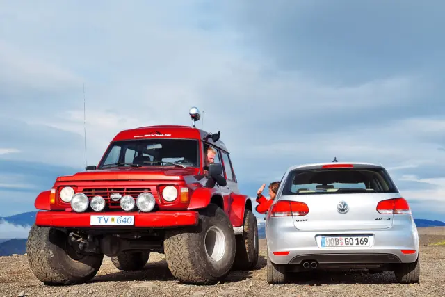 Algunas carreteras de Islandia solo se pueden circular con 4x4. Por eso uno puede encontrarse increíbles preparaciones.