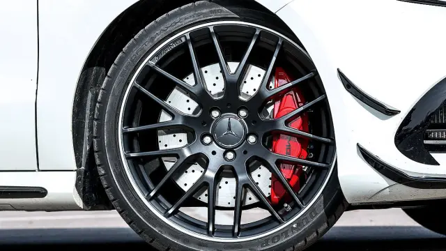 Mercedes AMG A45 llanta