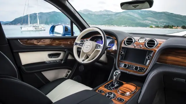 Bentley Bentayga diésel interior