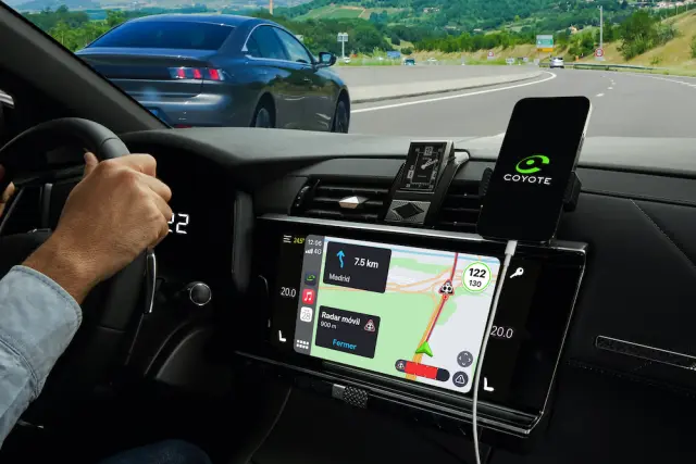 Coyote es compatible con CarPlay y Android Auto