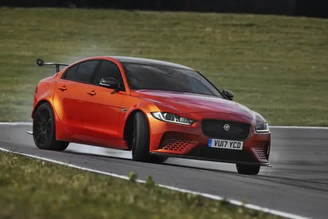 Jaguar XE SV 8