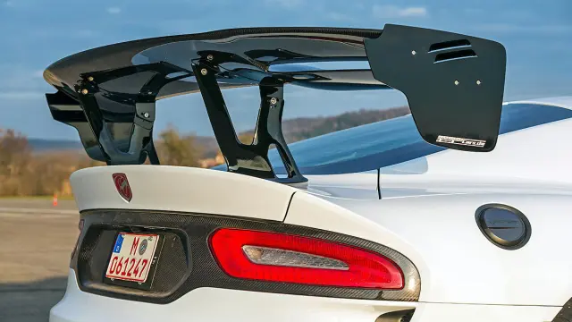 Dodge Viper ACR zaga
