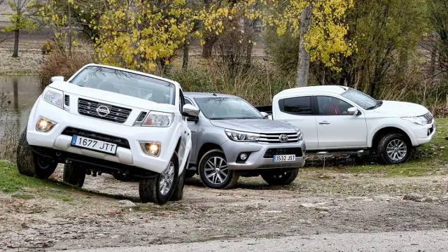 Comparativa pick-up Mitsubishi L200 Nissan Navara NP300 Toyota Hilux delantera