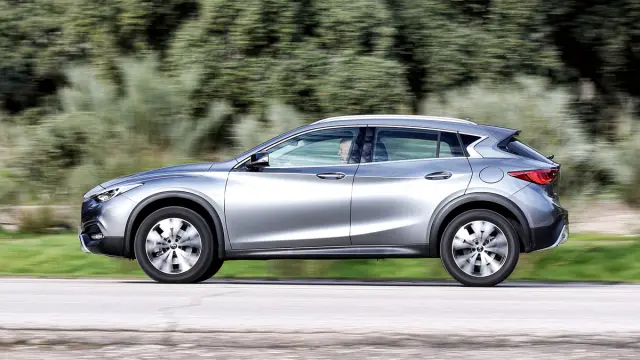 Infiniti QX30 lateral