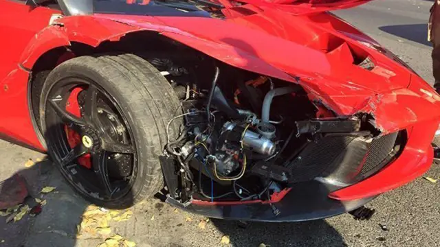 chollos-venta-locos-motor-parachoques-laferrari-coche