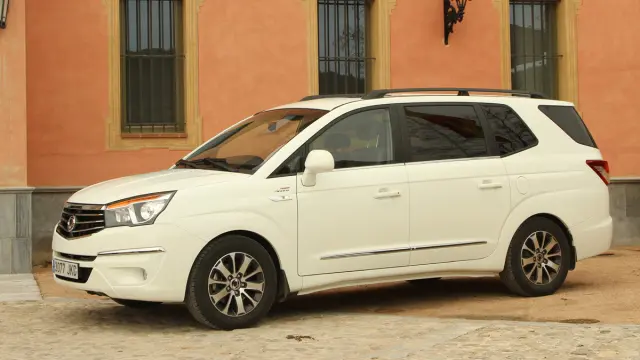 Prueba SsangYong Rodius tres cuartos frontal