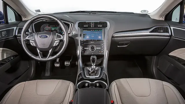 Ford Mondeo 2015 Sportbreak consola