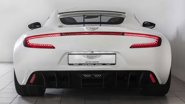 Aston Martin One-77 trasera