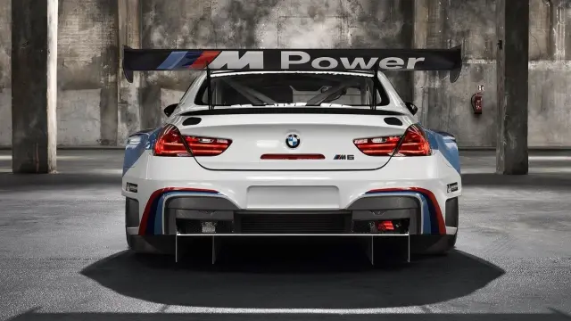 BMW-M6-GT3-2016-trasera