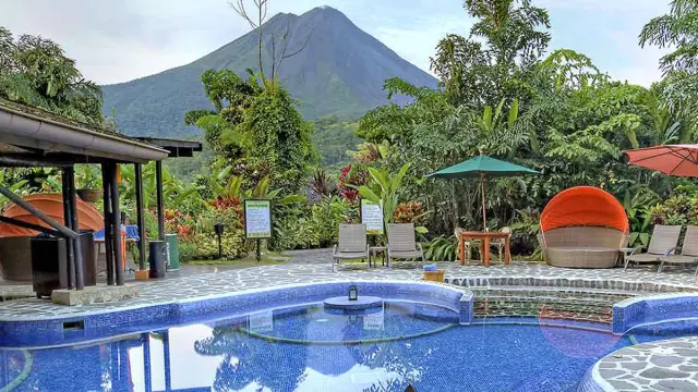 mejores hoteles del mundo Nayara Hotel, Spa & Gardens piscina