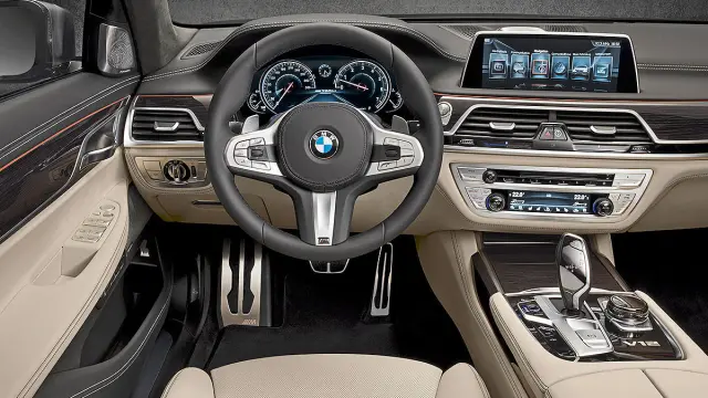 BMW M760Li xDrive interior