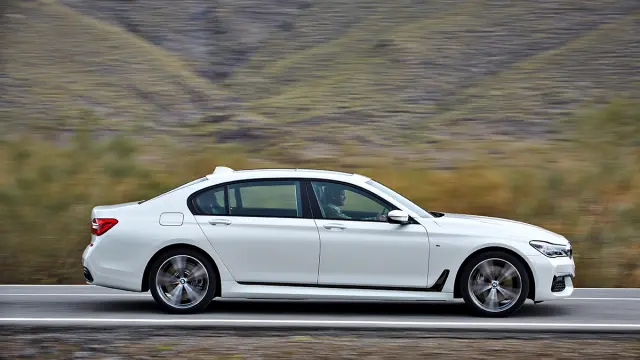 Nuevo BMW Serie 7 2015 lateral 2