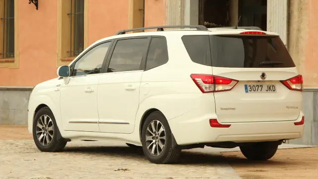Prueba SsangYong Rodius tres cuartos zaga