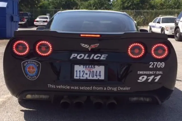 El Corvette embargado a un traficante ahora es de la Policía
