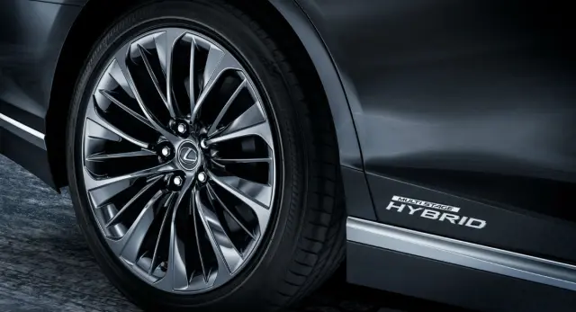 Lexus LS 500h 2017 10