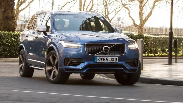 coches-más-potentes-motor-cuatro-cilindros-volvo-xc90-t6-t8